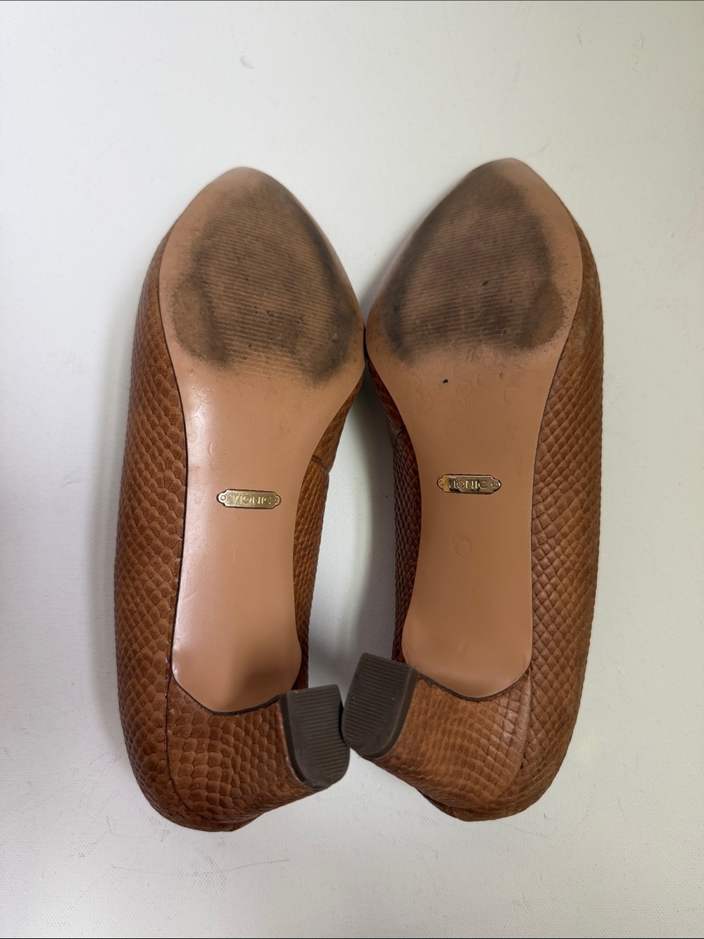 Vionic Tan Textured Pointed-Toe Pumps | 8.5 - Picture 9 of 9